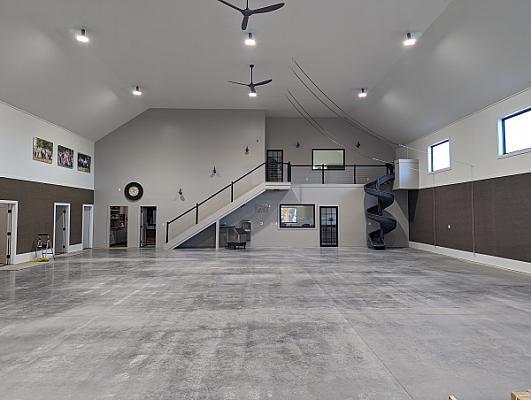 Personal Shop / Living Area